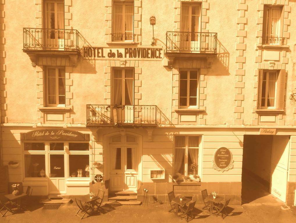 Hotel De La Providence Egliseneuve-d'Entraigues Exterior photo