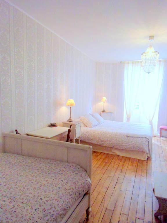 Hotel De La Providence Egliseneuve-d'Entraigues Room photo
