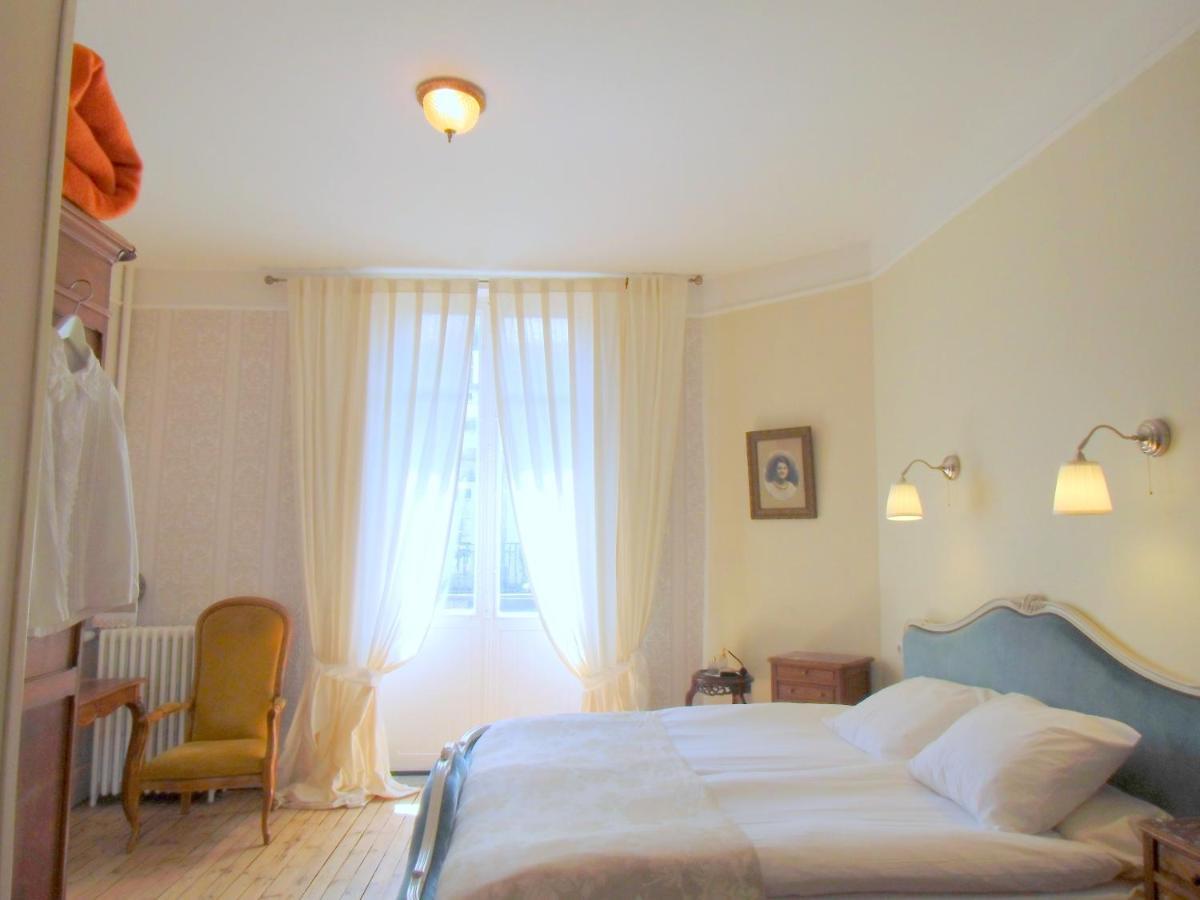 Hotel De La Providence Egliseneuve-d'Entraigues Room photo